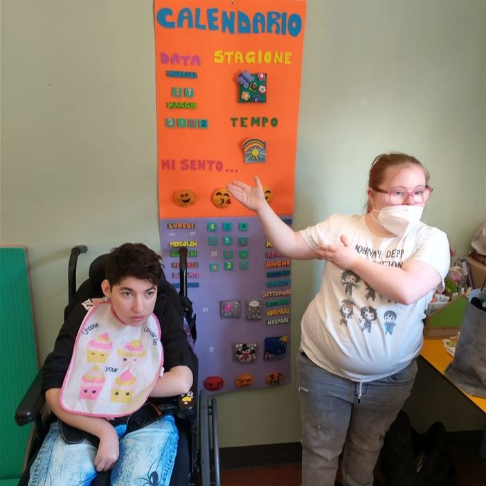 Un calendario tattile aiuterà i malati di Alzheimer, grazie a un progetto di due alunne del Castigliano di Asti Un calendario tattile aiuterà i malati di Alzheimer, grazie a un progetto di due alunne del Castigliano di Asti