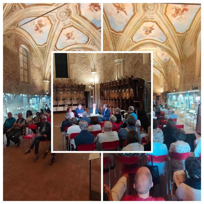 Alcuni momenti dell'incontro e il pubblico presente Alcuni momenti dell'incontro e il pubblico presente