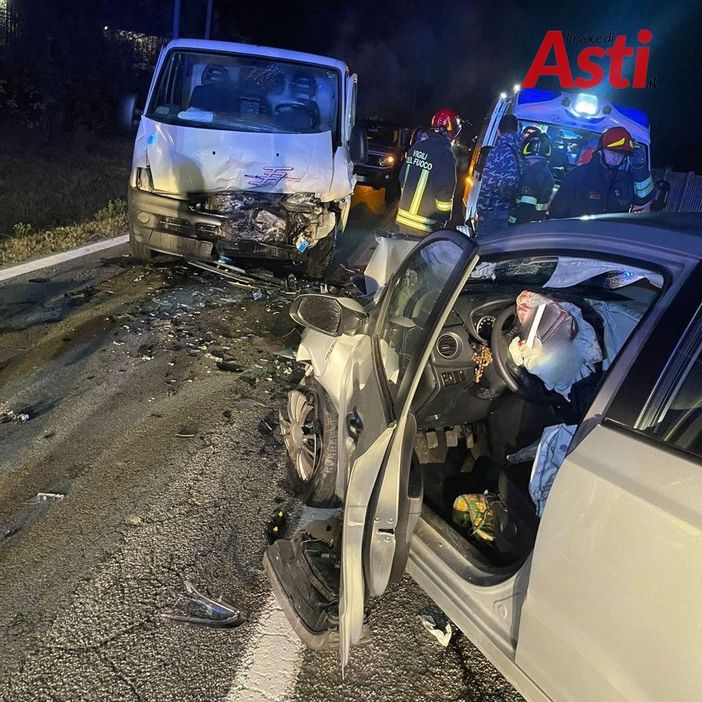 Nizza Monferrato: due automobilisti estratti dai loro mezzi grazie all'intervento dei vigili del fuoco