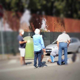 Investita donna nei pressi della piscina comunale, sul posto il 118