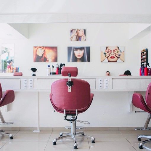 Fase 2, l'appello di estetica e parrucchieri: "Non fateci ripartire oltre il 25 maggio" Fase 2, l'appello di estetica e parrucchieri: "Non fateci ripartire oltre il 25 maggio"