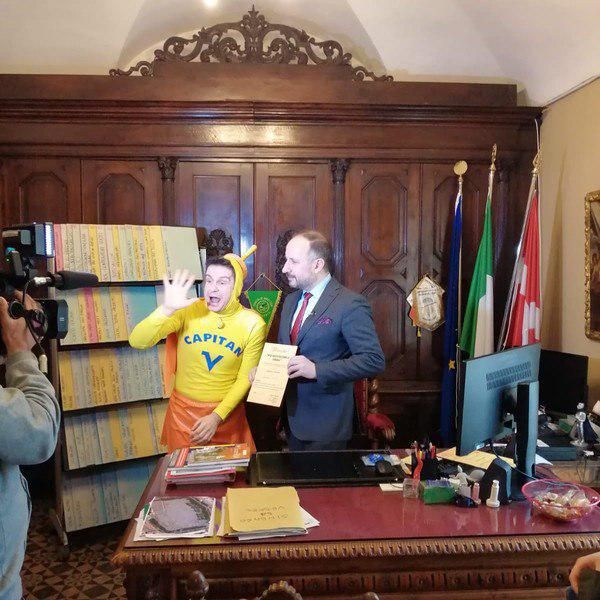 Capitan Ventosa con il sindaco di Asti Maurizio Rasero Capitan Ventosa con il sindaco di Asti Maurizio Rasero