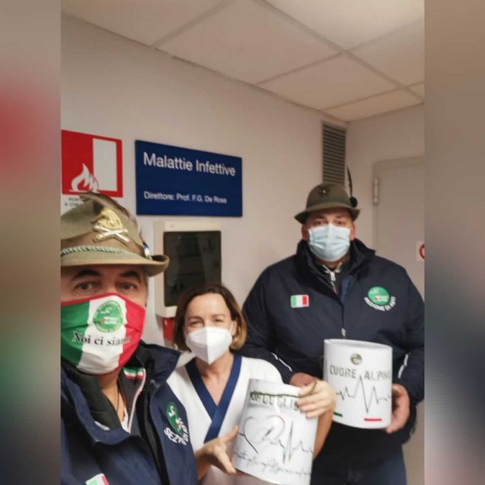 La sezione astigiana dell’ANA ha donato dei “Panettoni degli Alpini” al reparto infettivi del Massaia
