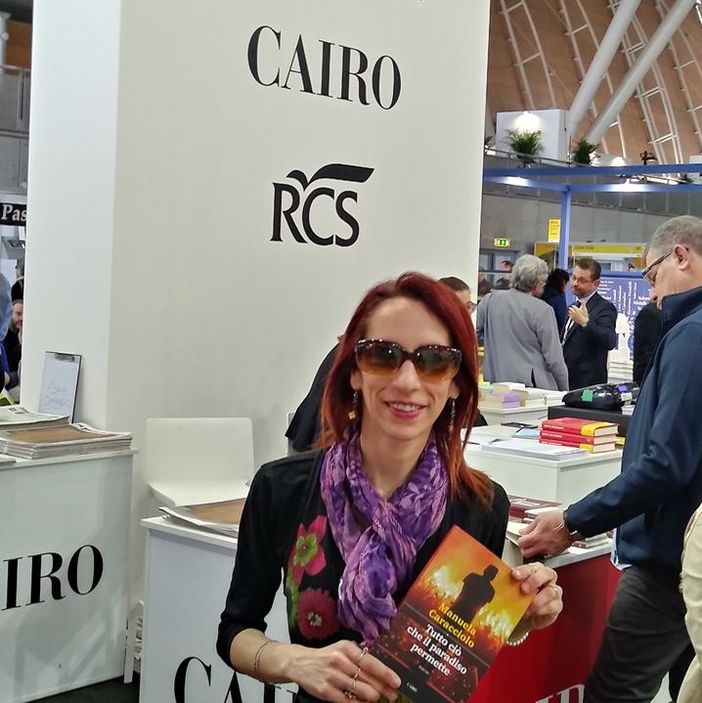 La scrittrice astigiana Manuela Caracciolo al Festival LucidoSottile di Cagliari con il suo "Tutto ciò che il paradiso permette" La scrittrice astigiana Manuela Caracciolo al Festival LucidoSottile di Cagliari con il suo "Tutto ciò che il paradiso permette"