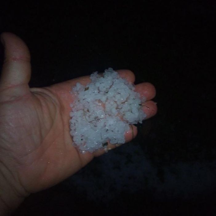 Grandine a San Damiano (Foto di Andrea Raviola e Oreste Tartaglino dal gruppo Telegram di Dati Meteo Asti) Grandine a San Damiano (Foto di Andrea Raviola e Oreste Tartaglino dal gruppo Telegram di Dati Meteo Asti)