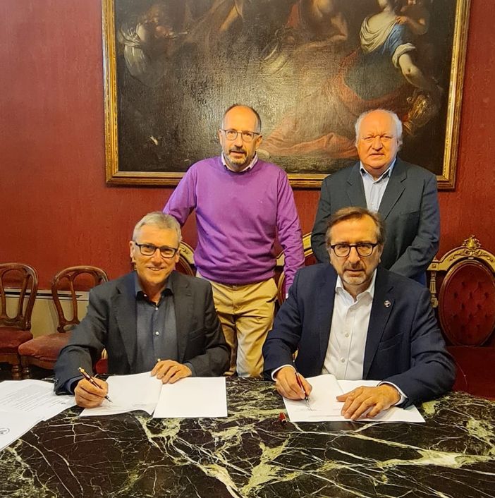 Un'immagine della sottoscrizione del protocollo Un'immagine della sottoscrizione del protocollo