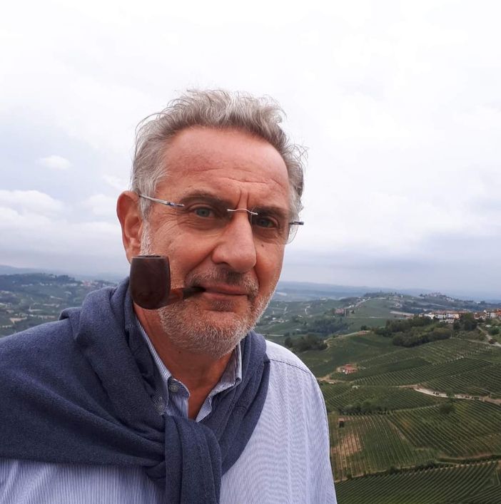 Eravamo un popolo di virologi, ora anche di pompieri Eravamo un popolo di virologi, ora anche di pompieri