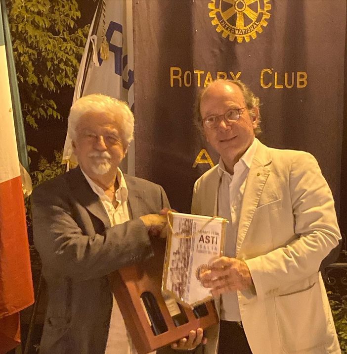 Sergio Miravalle al Rotary ripercorre i primi 10 anni della rivista "Astigiani"