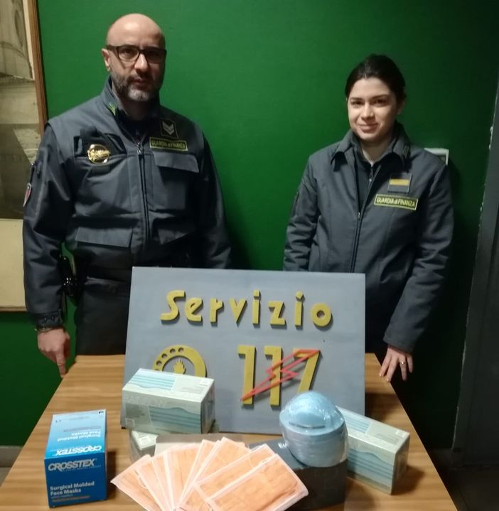 49enne astigiano cercava di vendere mascherine a farmacie del capoluogo a prezzo maggiorato del 700%