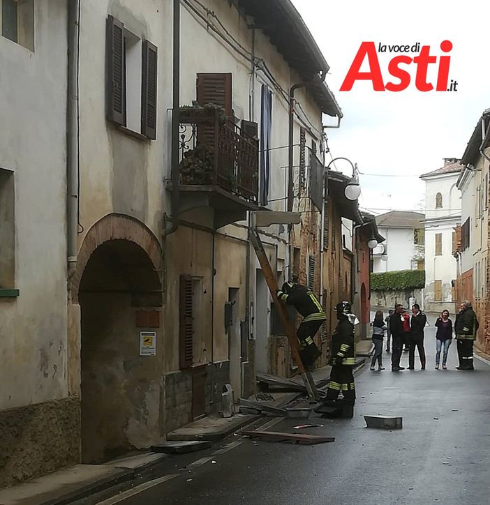 Montemagno: rocambolesco incidente in centro paese