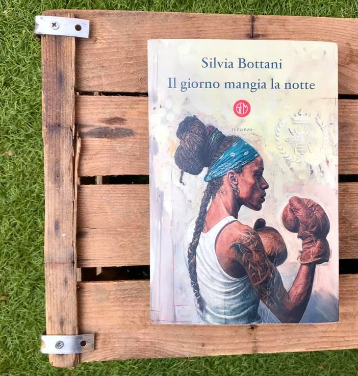 Cosa leggere sotto l'ombrellone? &quot;Il giorno mangia la notte&quot; di Silvia Bottani