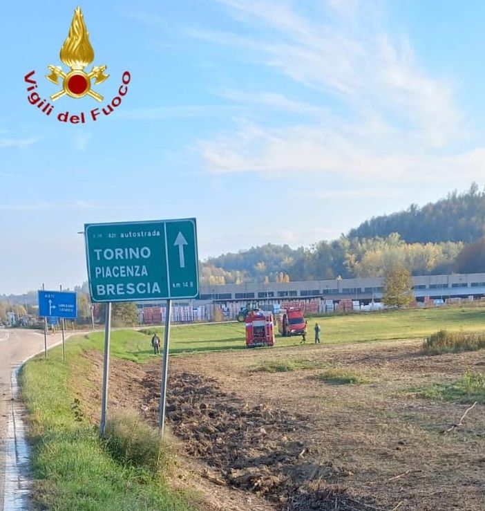Camerano Casasco: trattore buca un tubo del gas. Intervengono i vigili del fuoco Camerano Casasco: trattore buca un tubo del gas. Intervengono i vigili del fuoco