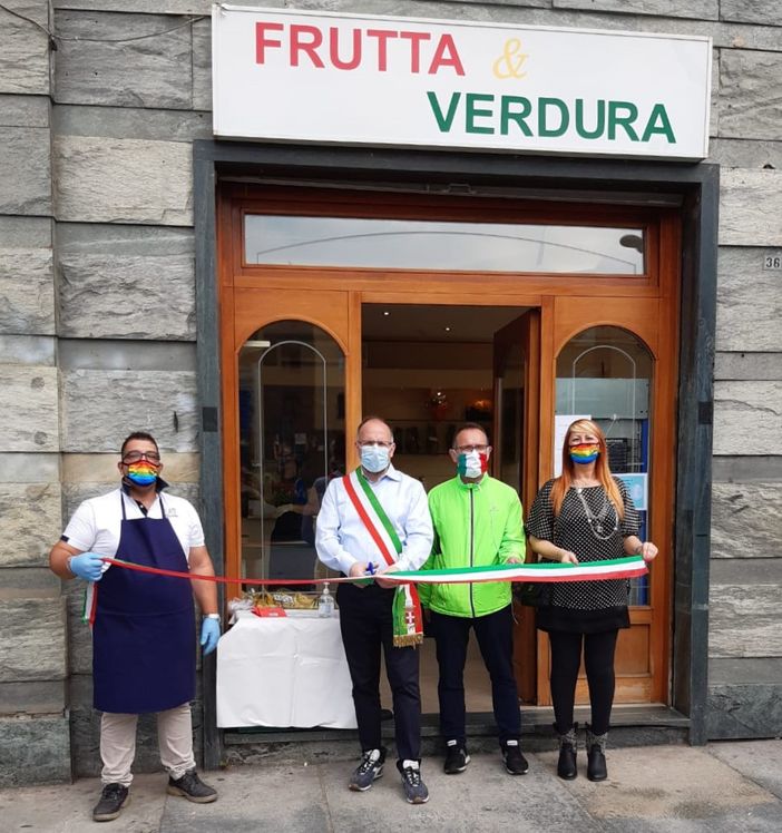Asti vuol ripartire: inaugurato in piazza Marconi un nuovo negozio di frutta e verdura Asti vuol ripartire: inaugurato in piazza Marconi un nuovo negozio di frutta e verdura