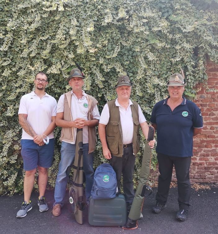 La squadra dei cecchini dello “Sport ANA Asti” con, da sinistra a destra: l'Aggregato Manuel Alongi e gli Alpini Giovanni Capitolo, Dino Cravanzola e Vincenzo Calvo La squadra dei cecchini dello “Sport ANA Asti” con, da sinistra a destra: l'Aggregato Manuel Alongi e gli Alpini Giovanni Capitolo, Dino Cravanzola e Vincenzo Calvo