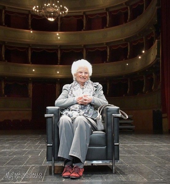 La Senatrice a Vita ritratta ad Alba, in occasione della consegna del Tartufo dell'Anno