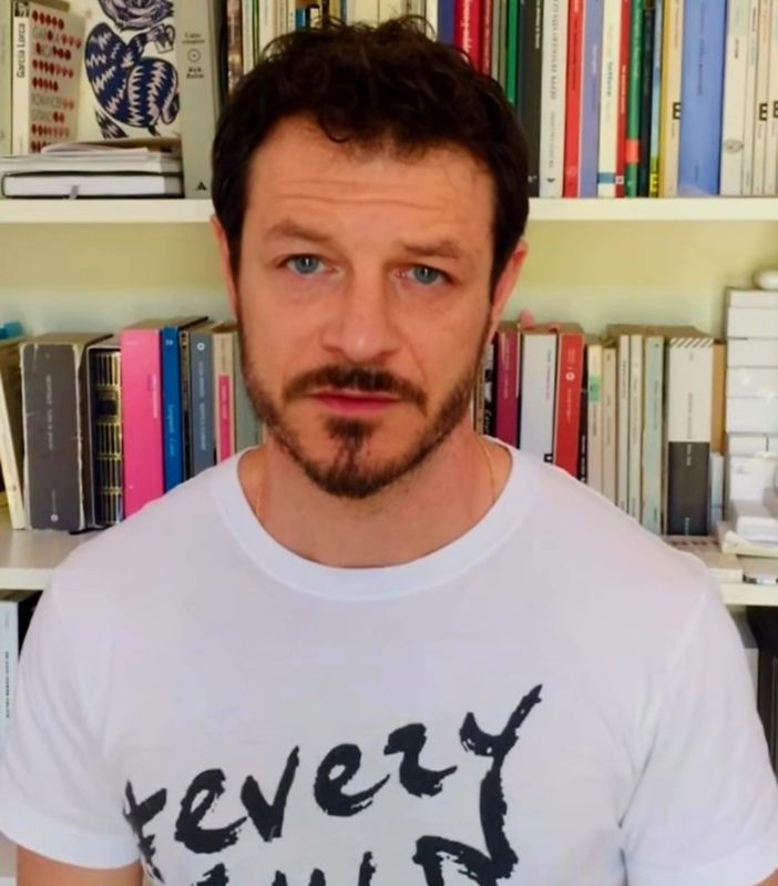 L'attore canellese Andrea Bosca L'attore canellese Andrea Bosca