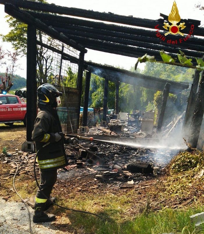 Cocconato: incendio in un ricovero attrezzi. Intervenuti i Vigili del Fuoco