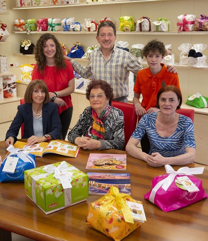 La famiglia Albertengo, titolare dell'omonima azienda, al completo La famiglia Albertengo, titolare dell'omonima azienda, al completo