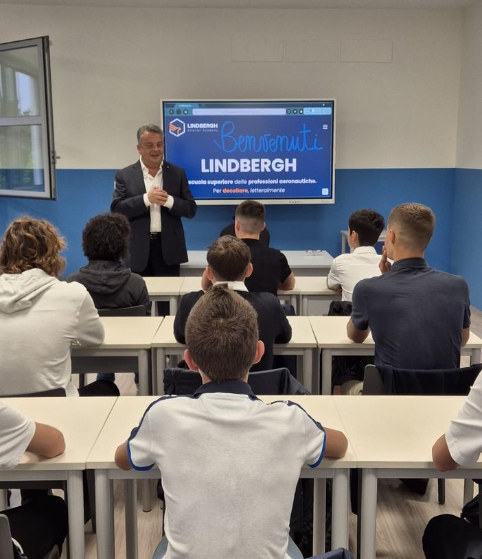 Prima campanella alla Lindbergh Aviation Academy Prima campanella alla Lindbergh Aviation Academy