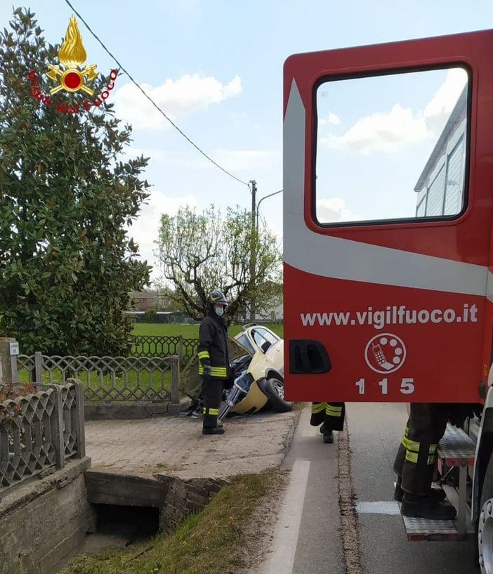 Auto incidentata Serravalle d'Asti Auto incidentata Serravalle d'Asti