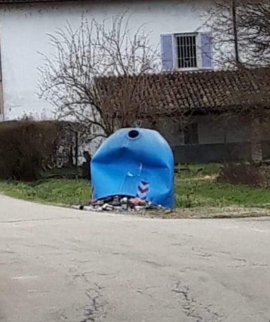 La campana distrutta dagli ignoti vandali La campana distrutta dagli ignoti vandali