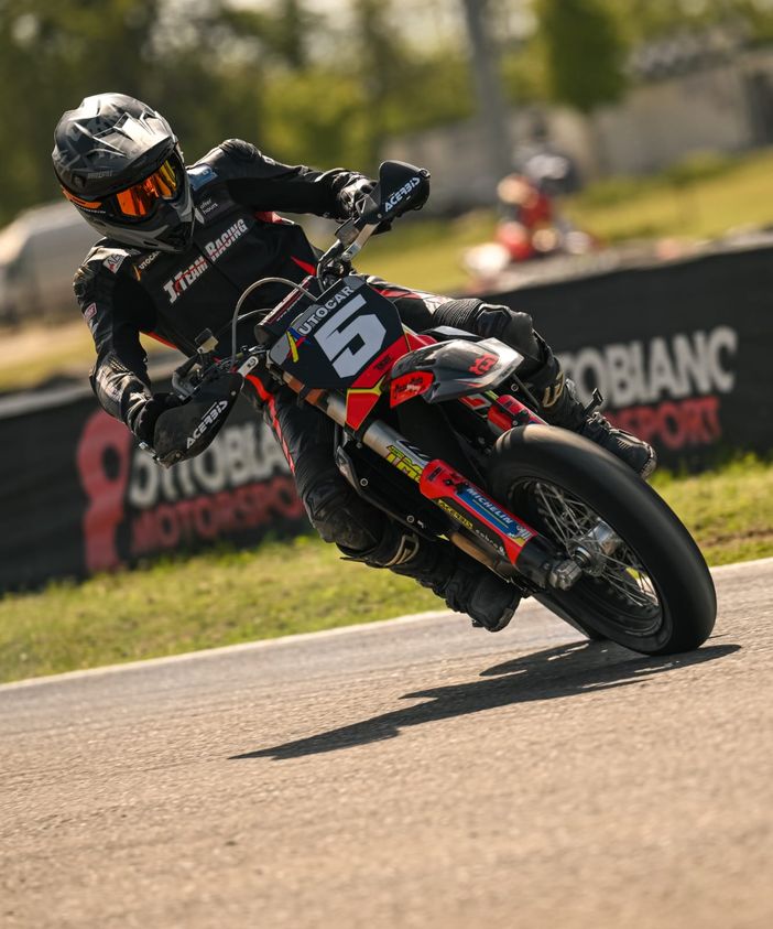 Moto club Alfieri: weekend di fuoco, ma pioggia di podi Moto club Alfieri: weekend di fuoco, ma pioggia di podi