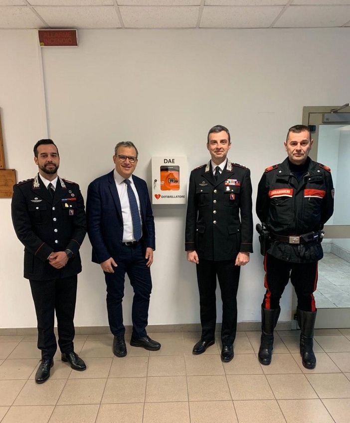 Donato un nuovo defibrillatore ai Carabinieri di Asti