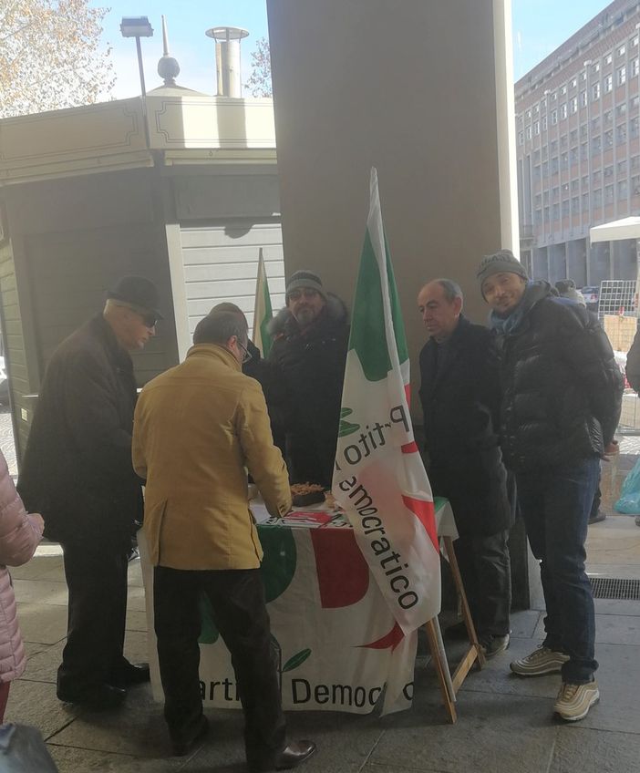 Il gazebo del Pd alla manifestazione #cambiodirotta Il gazebo del Pd alla manifestazione #cambiodirotta