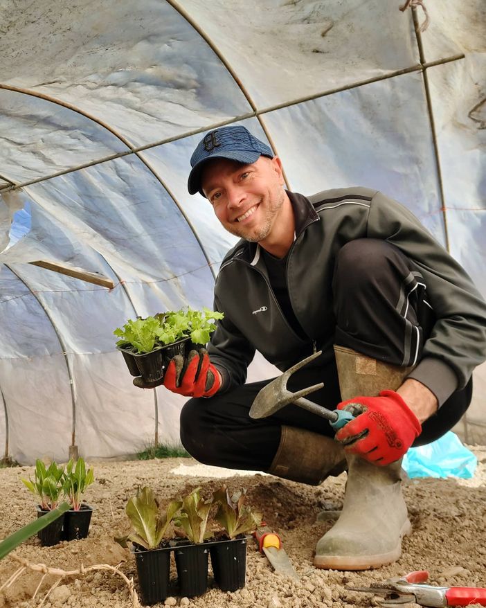 Anche il tenore Enrico Iviglia, domani protagonista dell'appuntamento "Passepartout chez toi: gli scrittori a casa tua", aderisce alla campagna #iorestoacasa (foto tratta dal profilo Facebook dell'artista) Anche il tenore Enrico Iviglia, domani protagonista dell'appuntamento "Passepartout chez toi: gli scrittori a casa tua", aderisce alla campagna #iorestoacasa (foto tratta dal profilo Facebook dell'artista)
