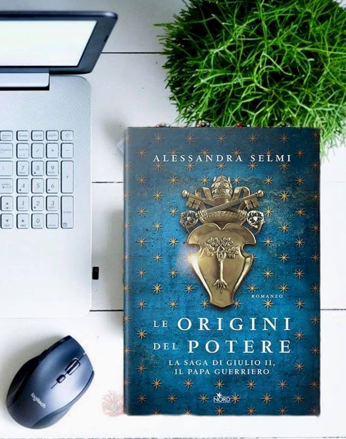 Cosa leggere sotto l'ombrellone: &quot;Le origini del potere&quot; di Alessandra Selmi