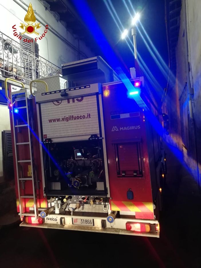 Paura a Montemagno in un'abitazione: cavi della luce prendono fuoco