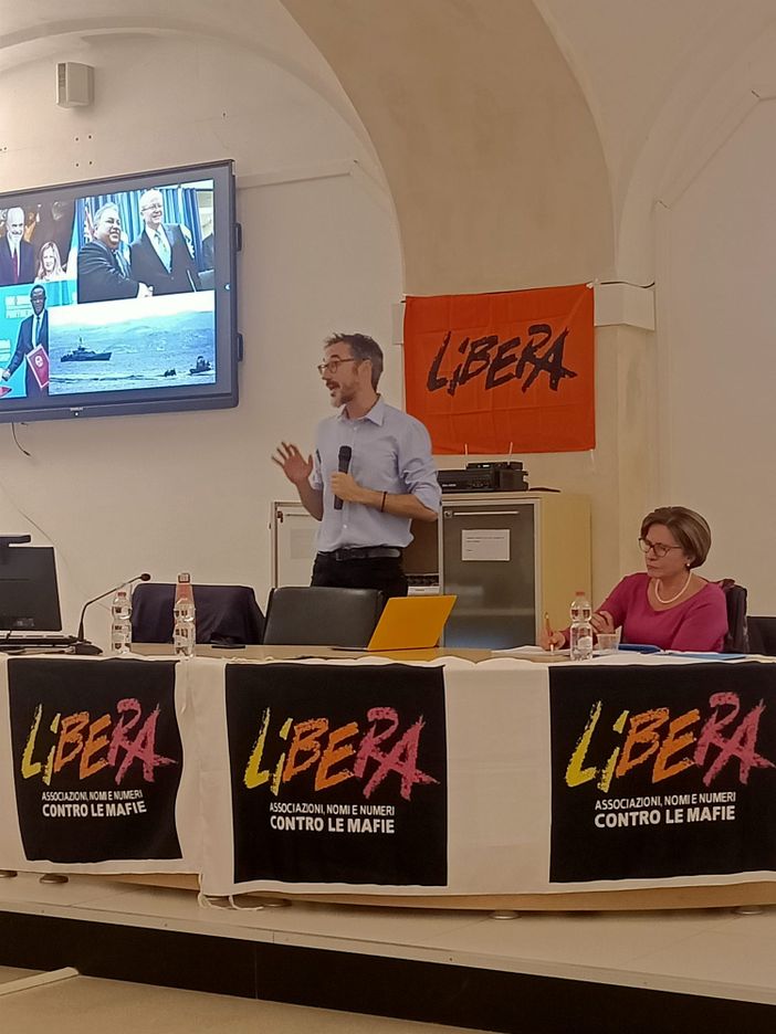 Mafie e guerre al centro del terzo incontro del corso di Libera Asti Mafie e guerre al centro del terzo incontro del corso di Libera Asti