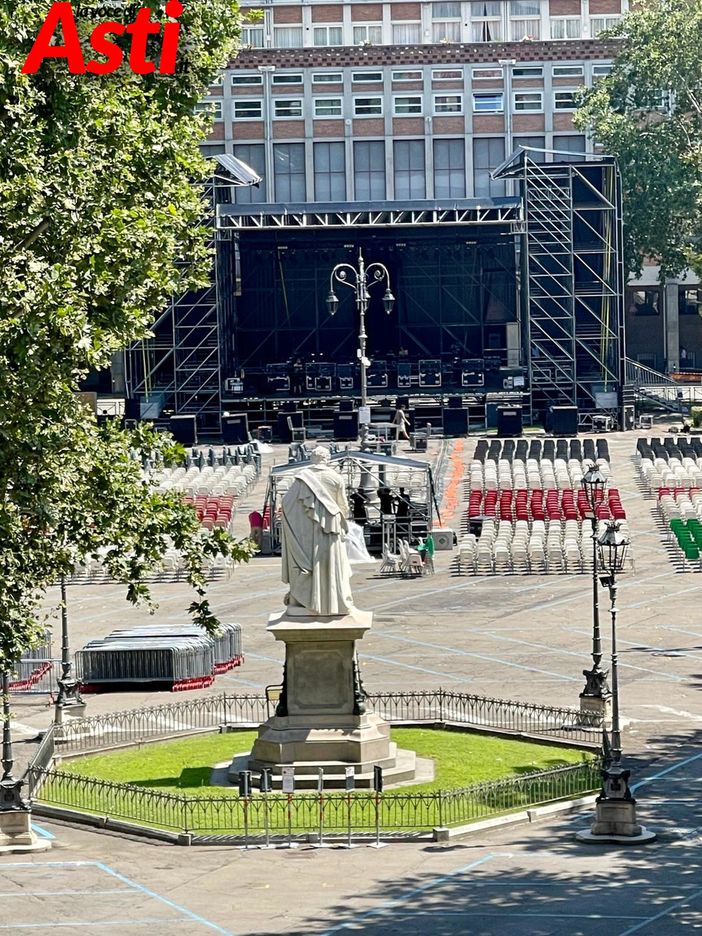 Si prepara Asti Musica sotto l'occhio attento di Vittorio Alfieri