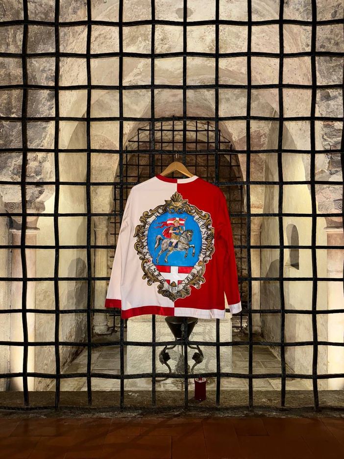 La giubba presentata ieri dal rione San Secondo