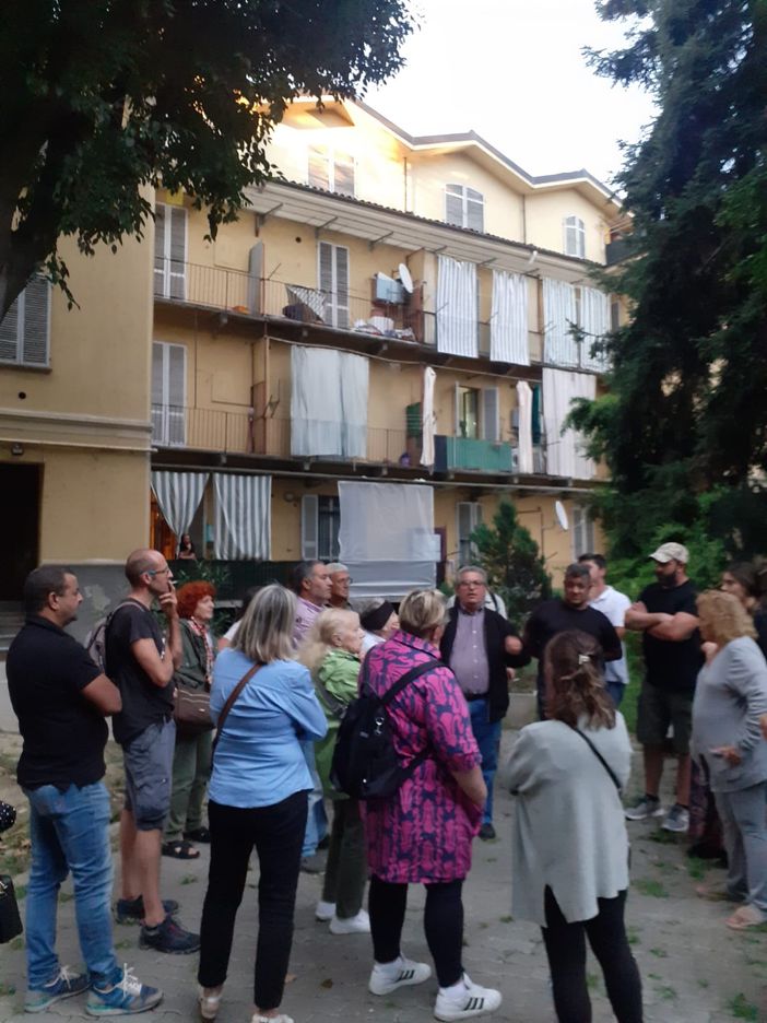 Alcune immagini dell'incontro organizzato dal coordinamento in via Dogliotti Alcune immagini dell'incontro organizzato dal coordinamento in via Dogliotti