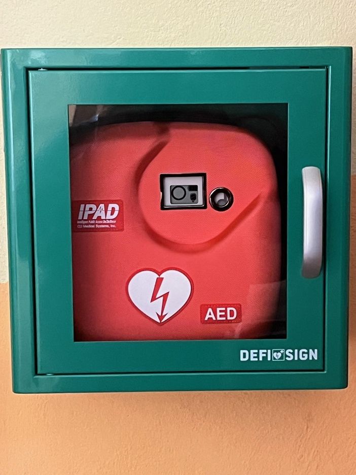 La donazione del defibrillatore La donazione del defibrillatore
