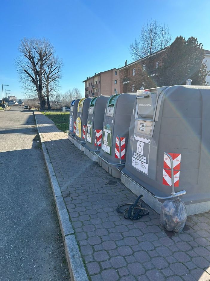 "Una brutta sorpresa: dove funziona la raccolta verticale, ad Asti la tassa rifiuti è aumentata fino al 25%". I consiglieri Pd hanno condotto alcune verifiche "Una brutta sorpresa: dove funziona la raccolta verticale, ad Asti la tassa rifiuti è aumentata fino al 25%". I consiglieri Pd hanno condotto alcune verifiche