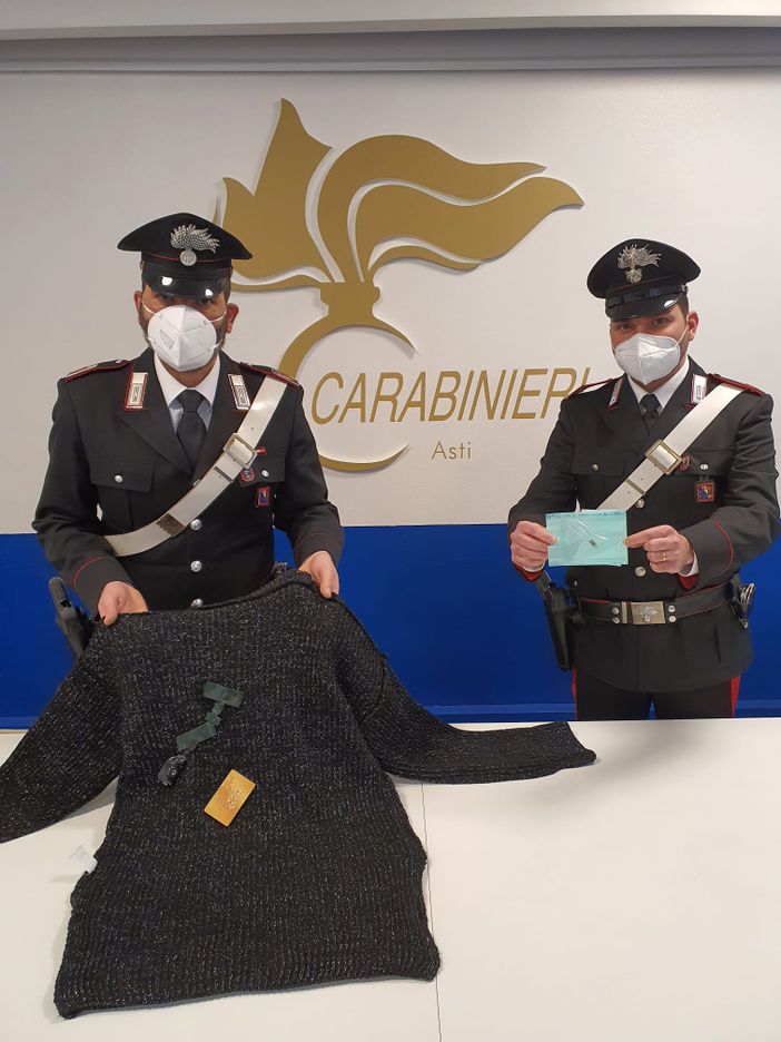 Il materiale sequestrato dai carabinieri