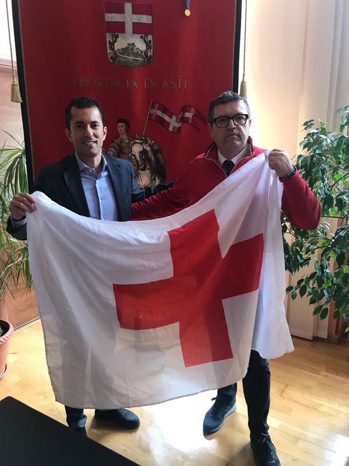 Il Presidente CRI di Asti Stefano Robino con il Presidente della Provincia di Asti Marco Gabusi Il Presidente CRI di Asti Stefano Robino con il Presidente della Provincia di Asti Marco Gabusi