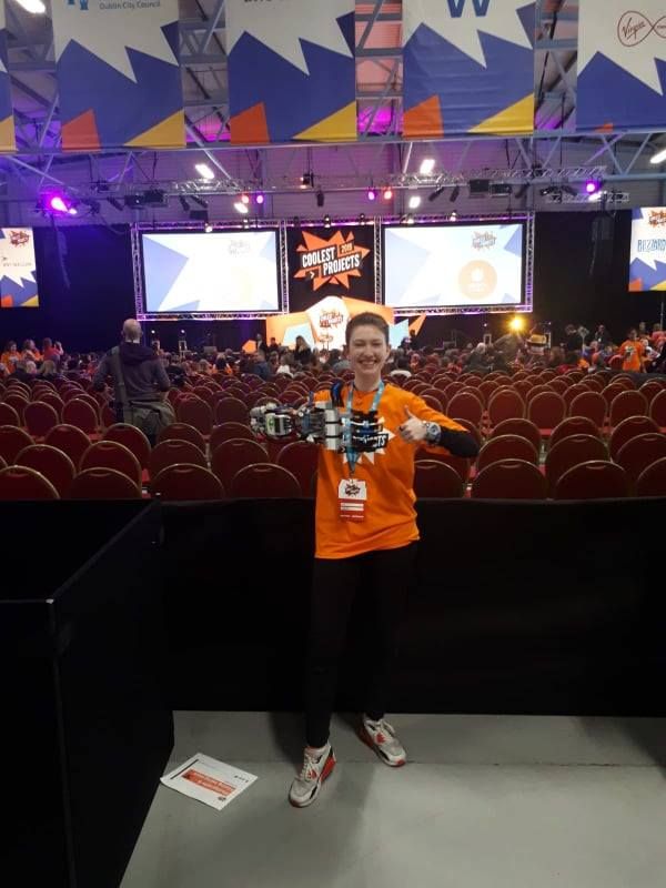 È italiana la giovane inventrice della mano robotica realizzata in mattoncini lego È italiana la giovane inventrice della mano robotica realizzata in mattoncini lego