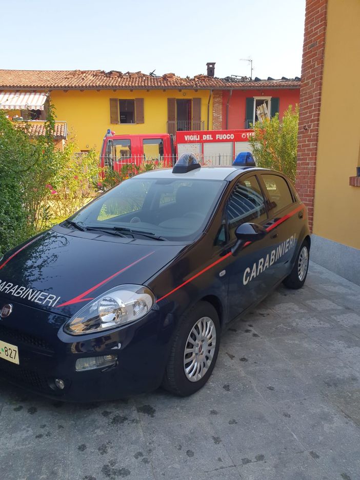 Auto prende fuoco a Buttigliera d'Asti. Tre case coinvolte