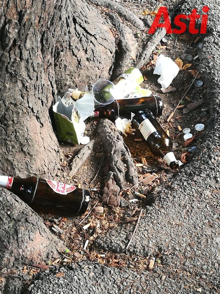 Storie di ordinario degrado urbano (anche) ai giardini pubblici di viale alla Vittoria [FOTOGALLERY]