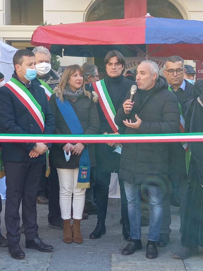 Folla a San Damiano per la Fiera del Tartufo inaugurata ieri. Oggi luna park e macchine agricole
