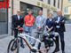 La donazione dell'e bike (Merfephoto)