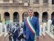Giovanni Spandonaro poco prima della partenza della parata militare, con alle spalle il Colosseo