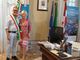 Il sindaco di Costigliole Cavallero con Xandra Derks