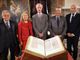 In primo piano il Codex Astesis con il delegato regione Piemonte Cav. Gr. Croce Carlo Varni, il delegato di Asti e provincia Cav. Silvana Bertolotti, il segretario nazionale A.N.I.O.C. Maurizio Monzani, l’assessore Riccardo Origlia e il presidente della Fondazione Banca di Asti Livio Negro (MerfePhoto)