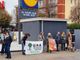 Un momento del presidio di sabato all'esterno di Lidl