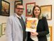 Il sindaco Anna Macchia e l'assessore Daniele Chiolerio con l'attestato di Comune Rifiuti Free