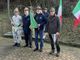 Il presidente della Sezione Ana di Asti Fabrizio Pighin (al centro) con il comandante della fanfara Bandella del Lago Maggiore (alla sua destra), il rappresentante del Gruppo di Massino Visconti Sezione di Intra (il primo alla sua sinistra) e quello di Tambre della Sezione di Belluno